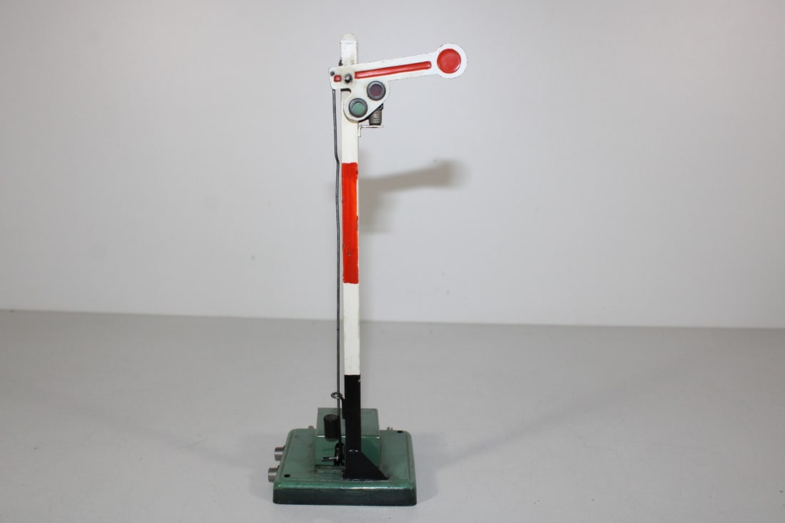 Marklin Gauge 0 signal 13956 GN: Marklin Gauge 0 signal 13956 GN used, cover repainted, Z 2-