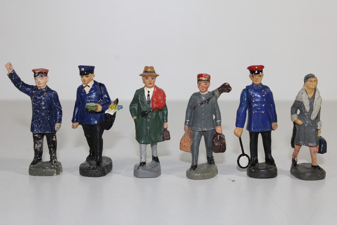 Marklin Gauge 1 station figures: Marklin Gauge 1 station figures used, Z 2-3