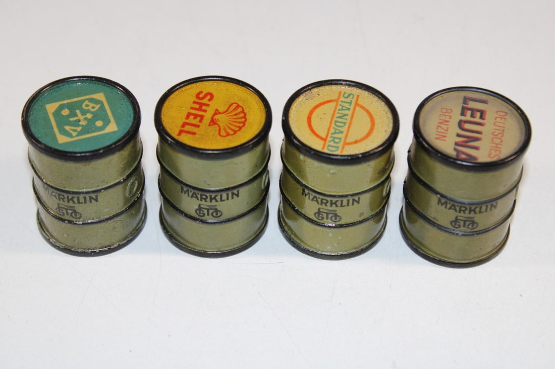 Four Marklin petrol drums: Four Marklin petrol drums original, used, Z 2-3