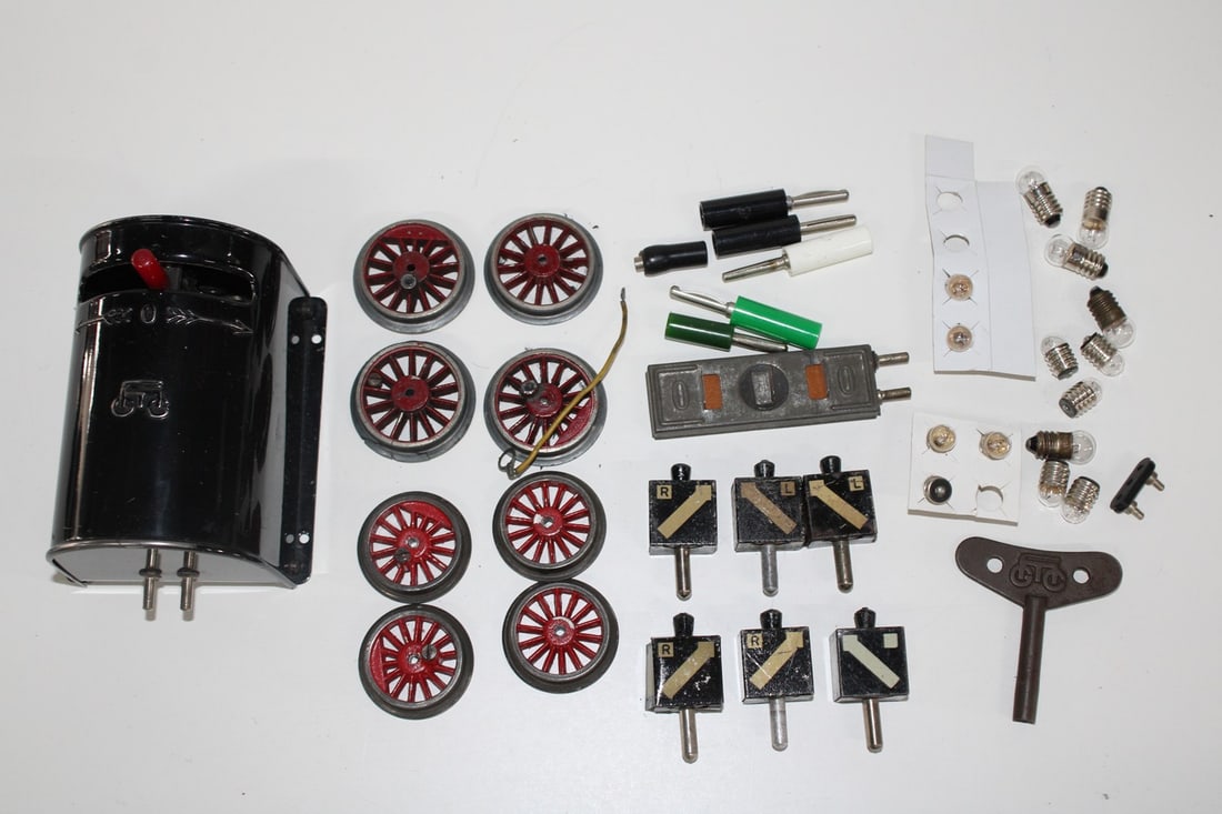 Marklin spare parts clockwork key etc.: Marklin spare parts clockwork key etc. used, Z 3