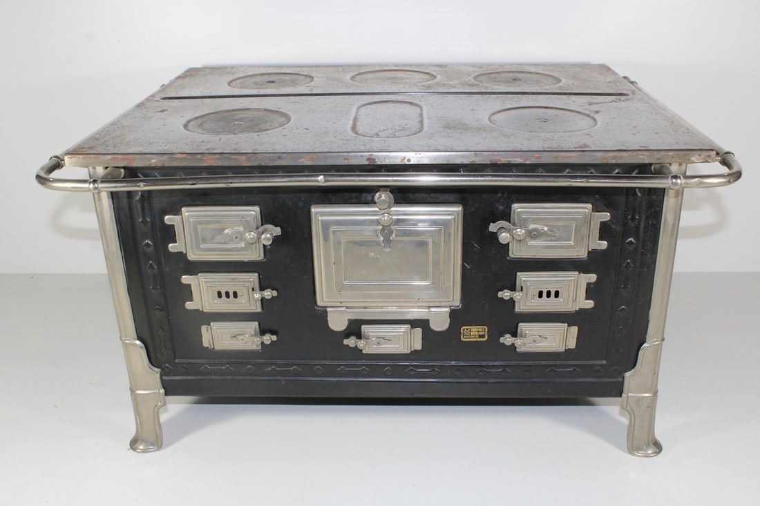 Large Marklin children's stove: Large Marklin children's stove Length approx. 60cm, electric, played with, NV, Z 2-3