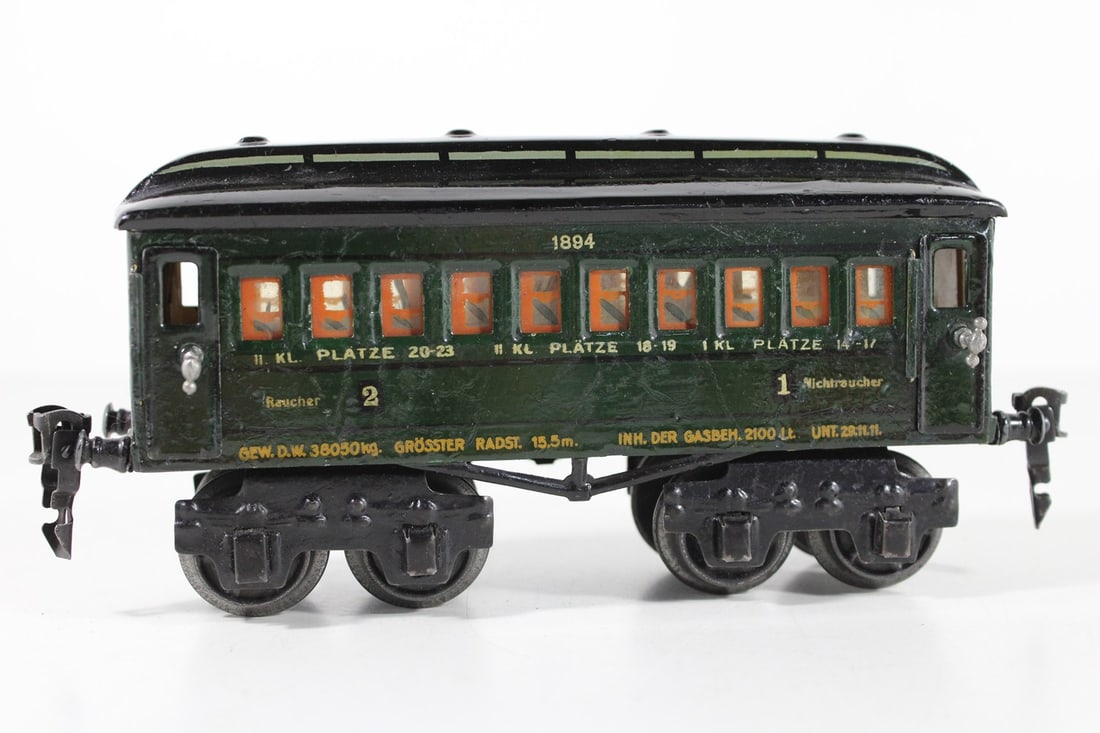 Marklin 0-gauge passenger car 1894: Marklin 0-gauge passenger car 1894 with interior fittings! used, Z 2-3