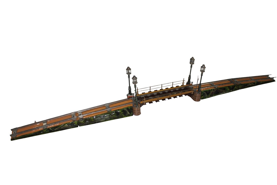 Marklin Gauge 1 old bridge 2502/1: Marklin Gauge 1 old bridge 2502/1 Old first version with cast iron decorations! Very nice! With four replica lamps, with a tilt indicator and a plug-in signal. One glass is broken, used, Z 1-2