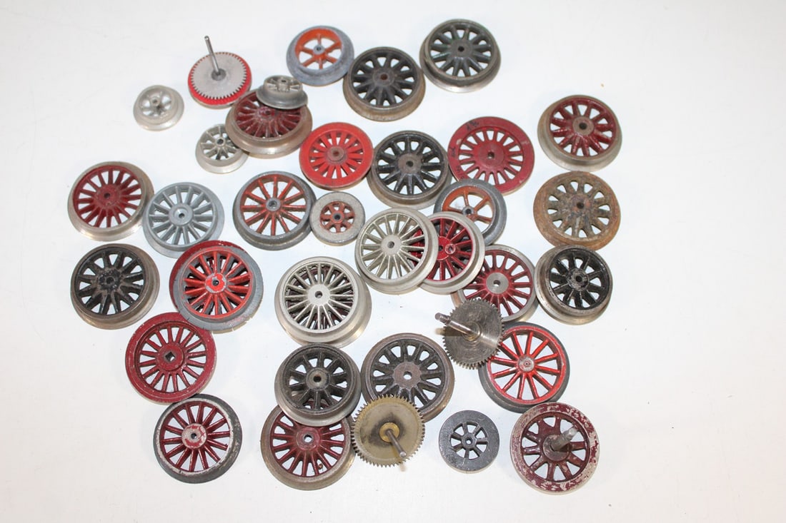 Marklin track 0 and 1 locomotive wheels: Marklin track 0 and 1 locomotive wheels used, possibly NV, Z 3