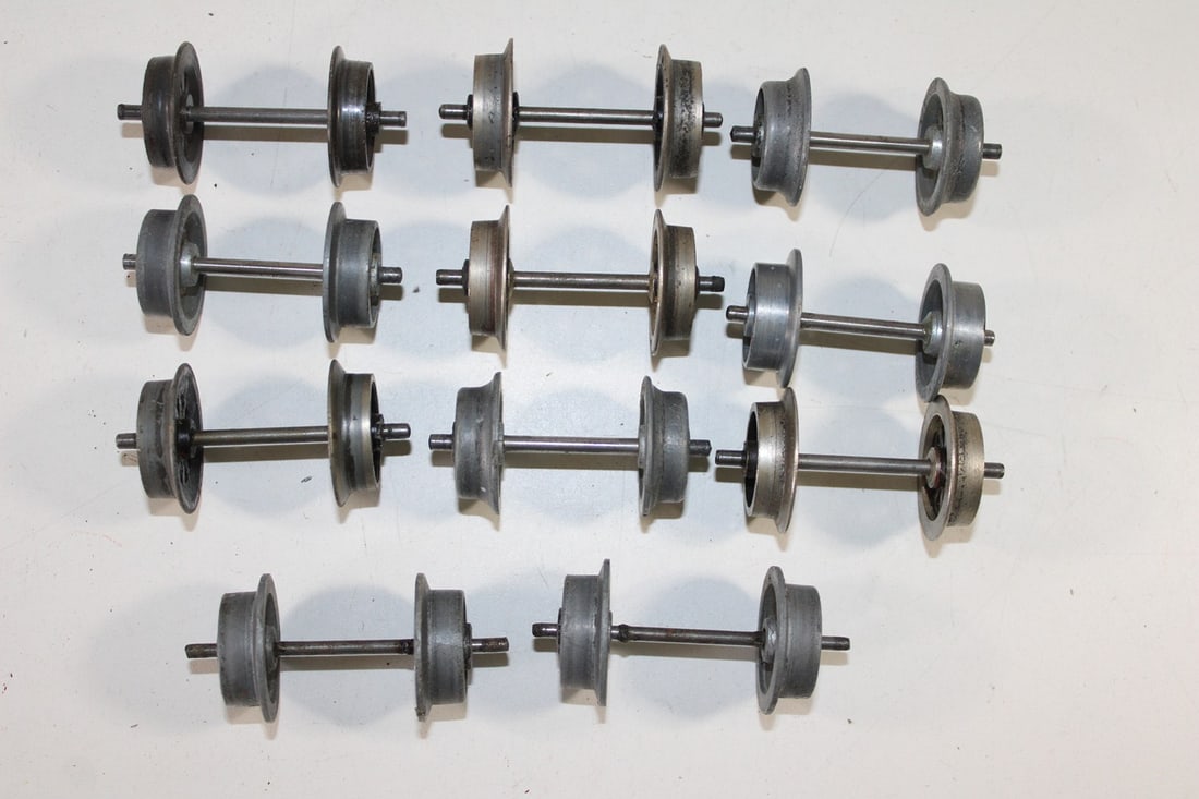 Marklin 0 gauge cast wagon wheels: Marklin 0 gauge cast wagon wheels used, Z 2-3