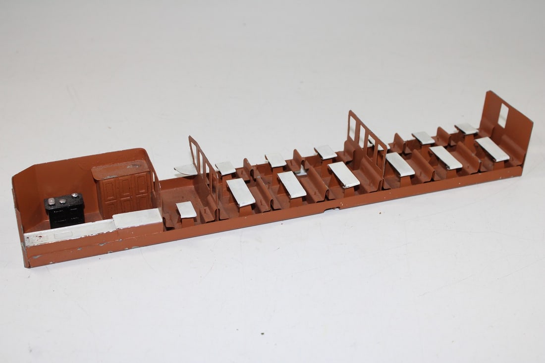 Marklin 0-gauge interior for 1942: Marklin 0-gauge interior for 1942 Equipment for dining car 40cm, 1942 used, LF, Z 3+