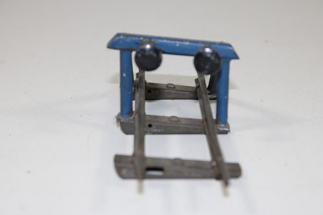 Marklin 0-gauge buffer stop: Marklin 0-gauge buffer stop Old, with sloping sleepers, used, possibly modified, Z 2-3