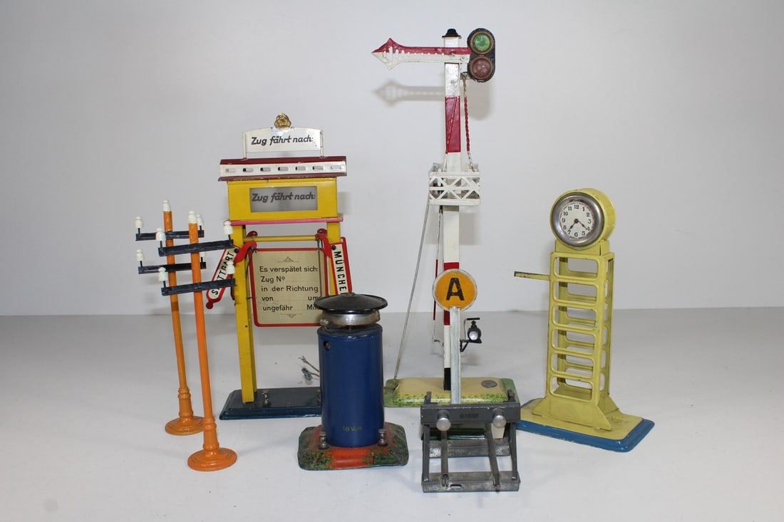 Marklin Bing accessories clock etc.: Marklin Bing accessories clock etc. used, NV, Z 3-