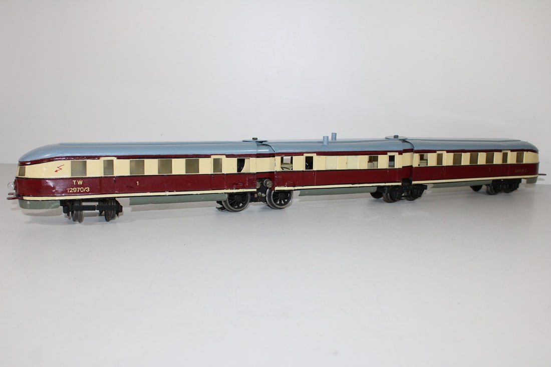 Marklin 0-gauge multiple unit TW 12970/3: Marklin 0-gauge multiple unit TW 12970/3 newly painted, good running characteristics according to consignor, used, Z 2-3