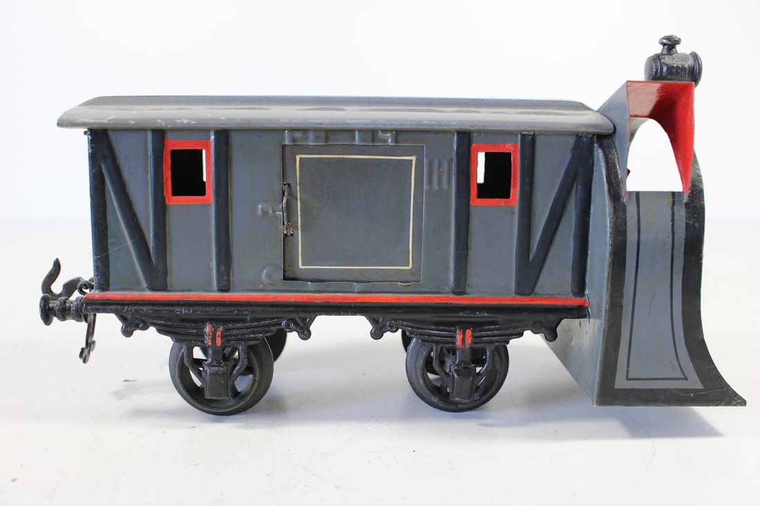 Bing track 1 snow blower wagon: Bing track 1 snow blower wagon LF repaired, used, Z 2-3