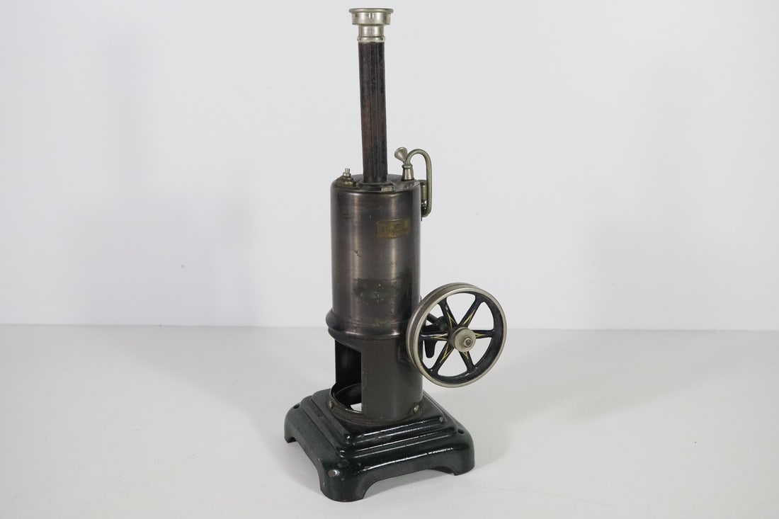 Marklin standing steam engine: Marklin standing steam engine 5.7cm , boiler diameter, burner missing, used, Z 3
