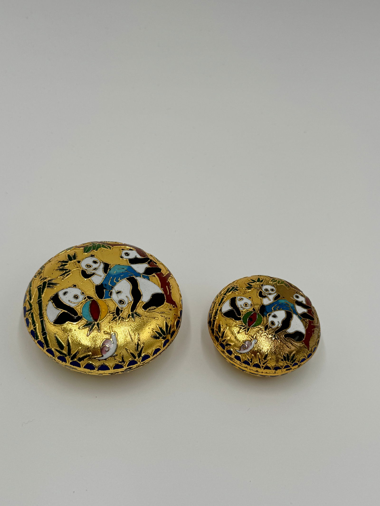 Two vintage Cloisonne Covered Trinket Pot Vintage Hand Crafted Chinese Gold Gilt Panda Bears (1 of 6)