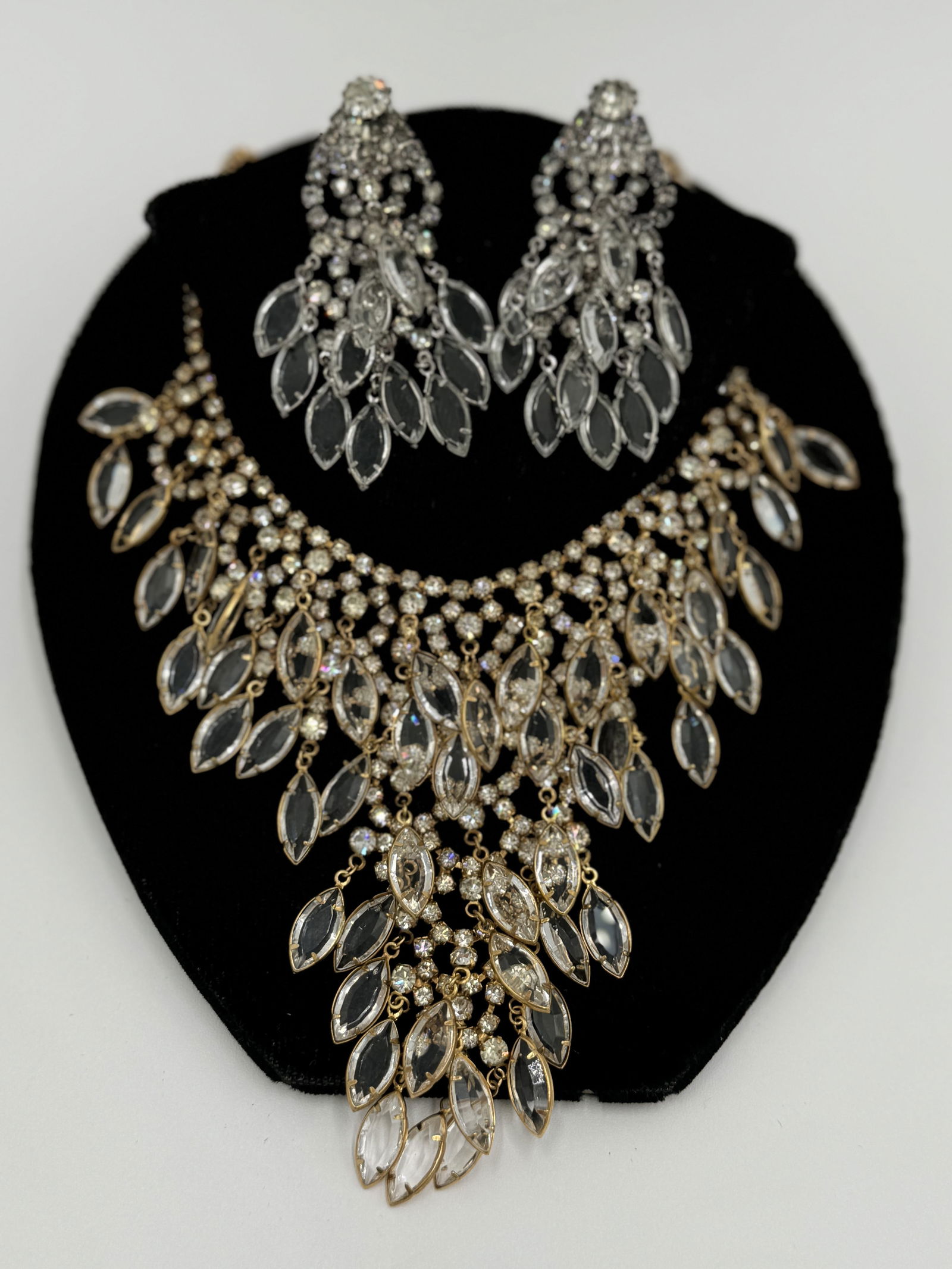 Spectacular vintage Crystal Dangle Waterfall Bib Necklace and clip on earrings (1 of 11)