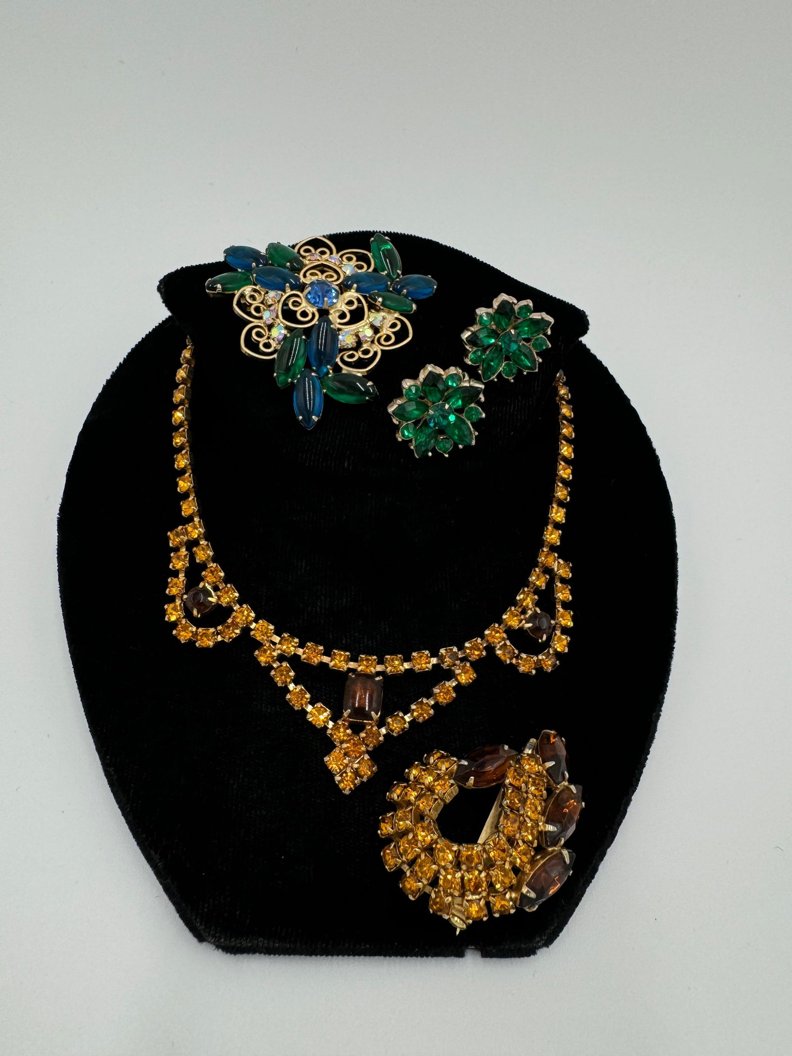 A fabulous vintage amber colored and green rhinestone jewelry lot (1 of 6)