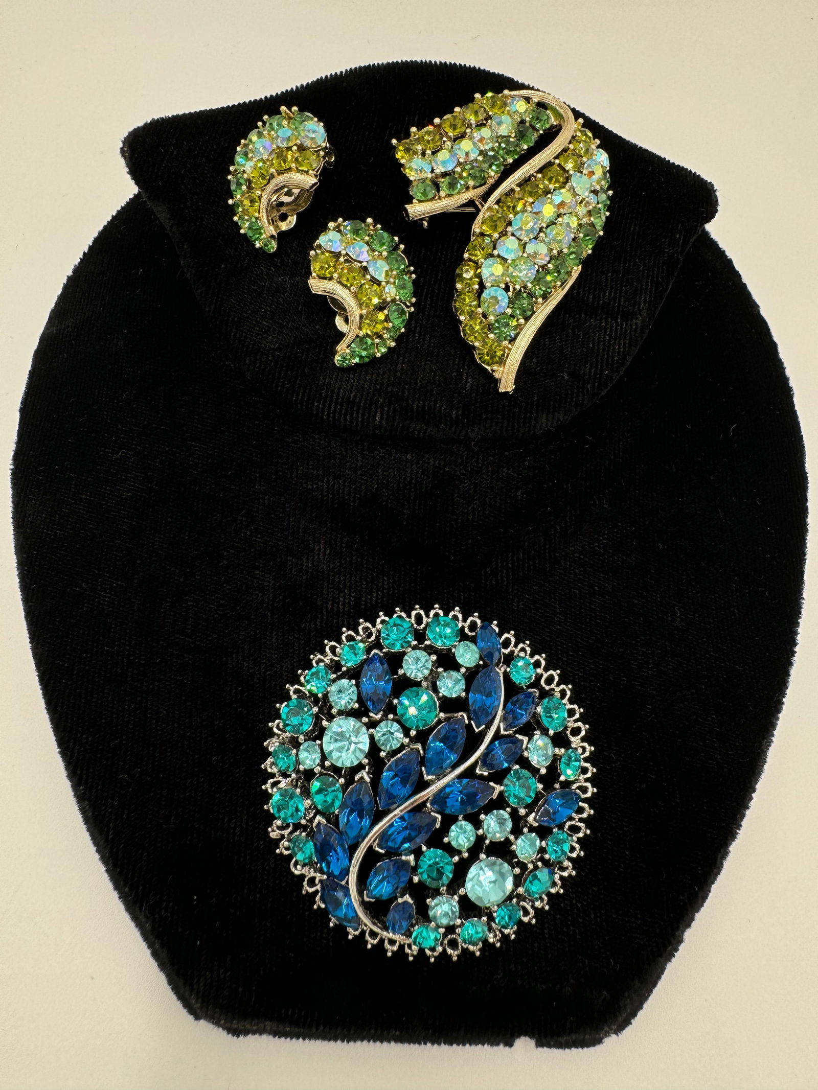 Fabulous vintage signed Lisner mid century brooch and matching earrings and blue rhinestone brooch (1 of 5)