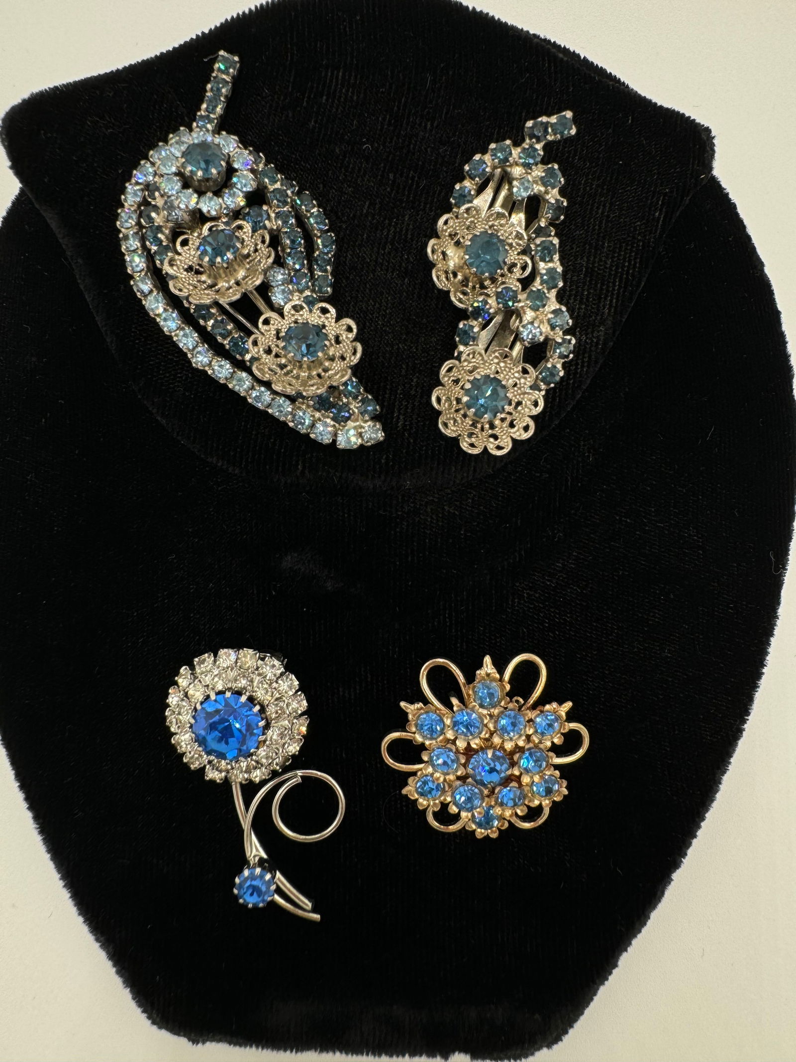 Vintage collection of mid century blue color rhinestones jewelry (1 of 4)