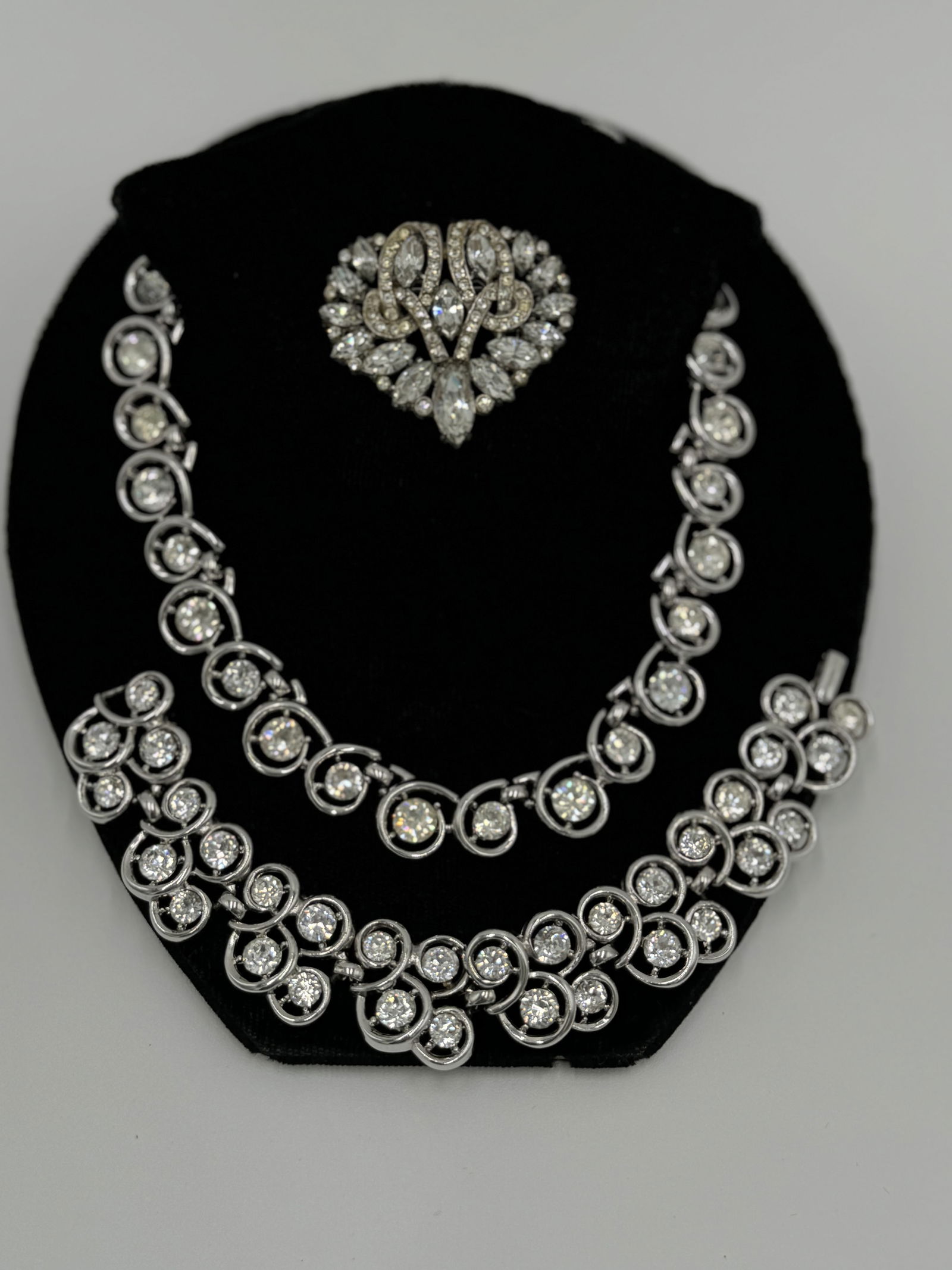 Amazing vintage crown Trifari signed necklace and bracelet set and Kramer of NY brooch (1 of 10)