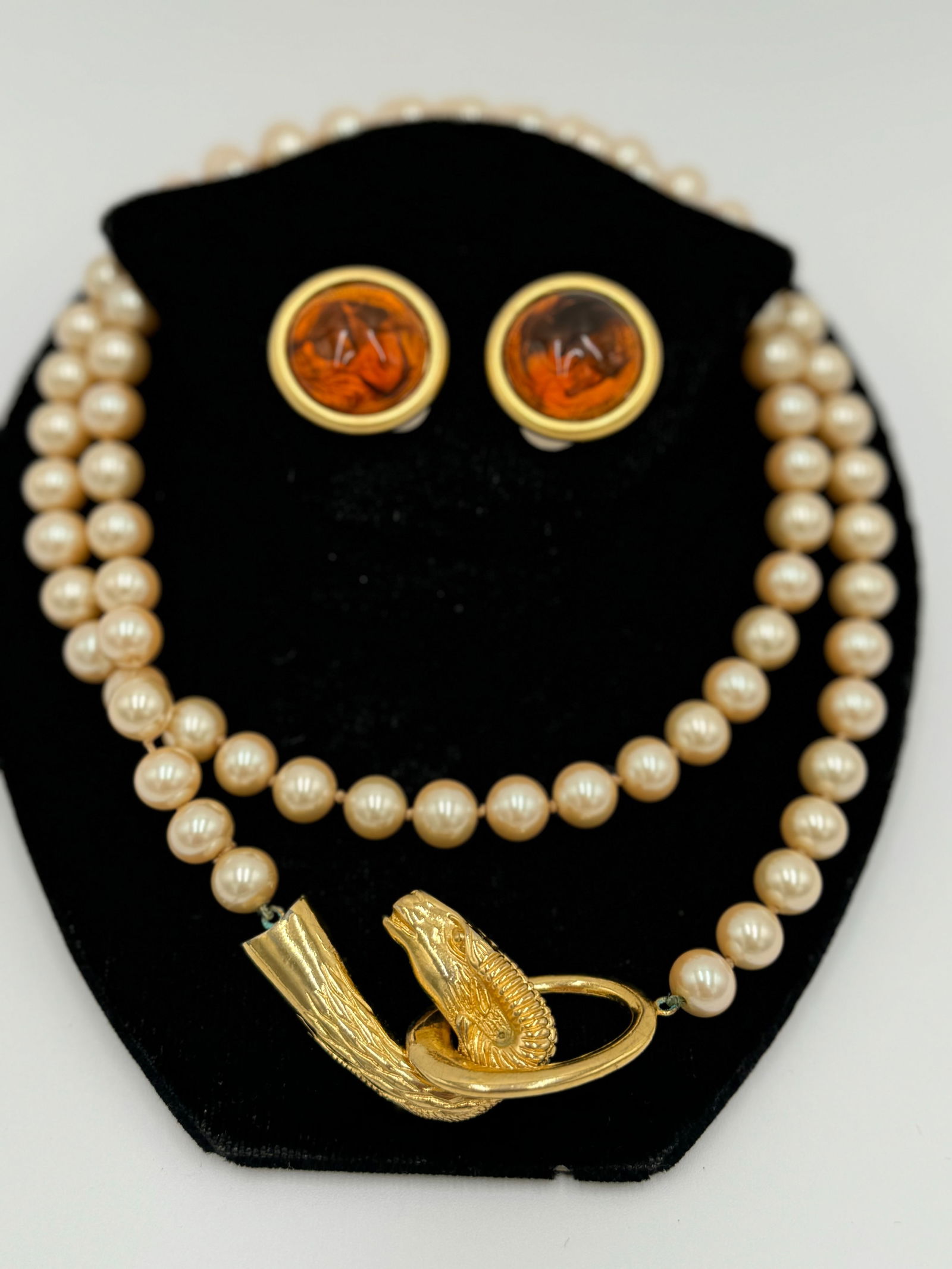 Vintage Les Bernard Rams Head Hand knotted Faux Pearl Necklace Estate Jewelry And clip on earrings (1 of 7)