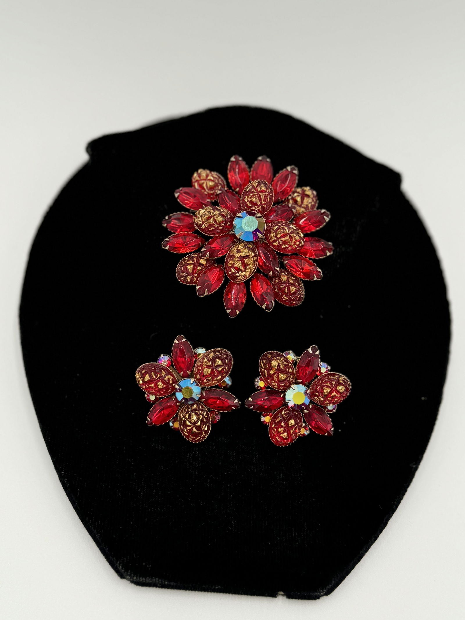 Gorgeous estate vintage signed Judy Lee red rhinestone brooch and earrings (1 of 5)