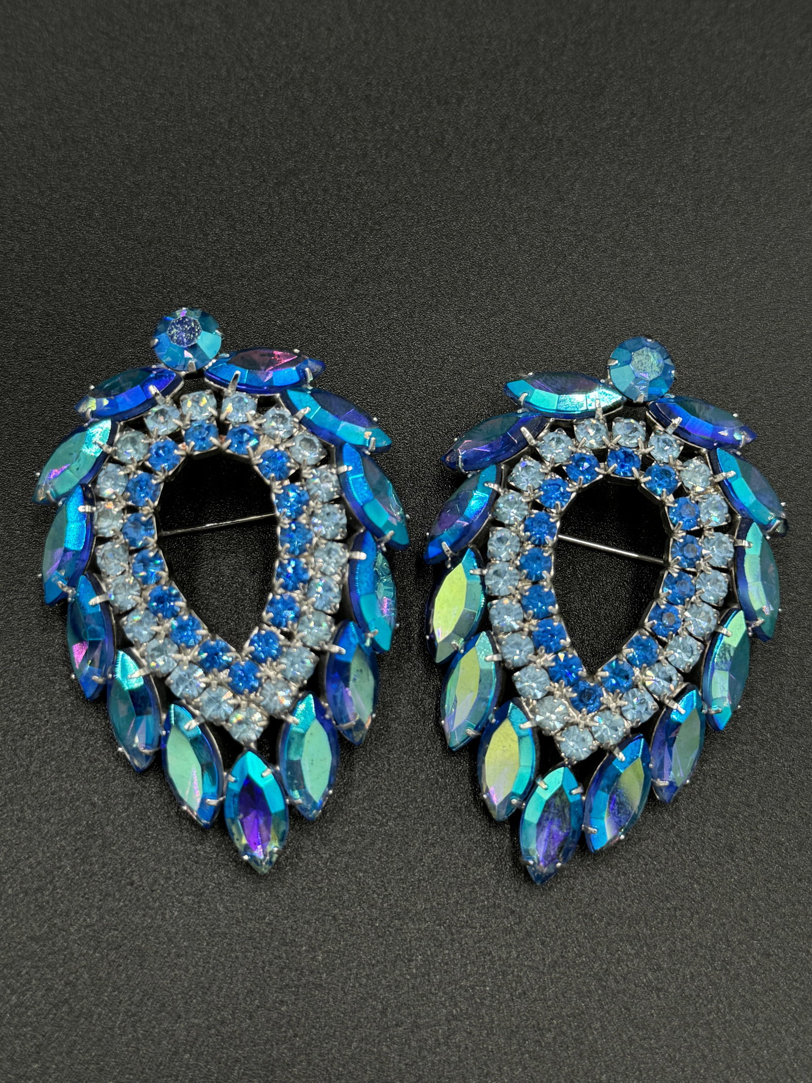 Two gorgeous vintage Sarah Coventry blue rhinestones matching brooches (1 of 6)