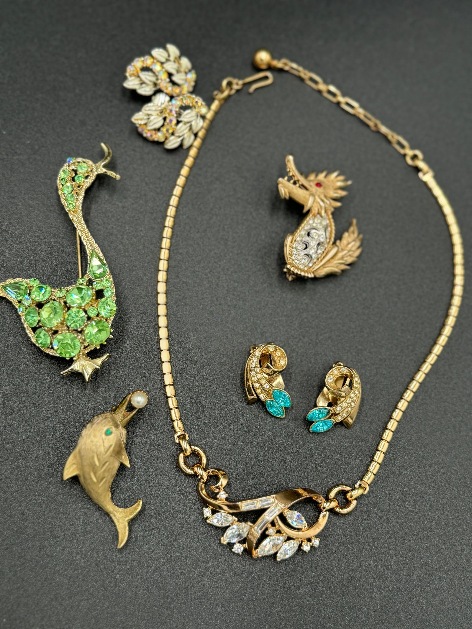 Amazing vintage Trifari, Coro, J.J and more jewelry lot (1 of 8)