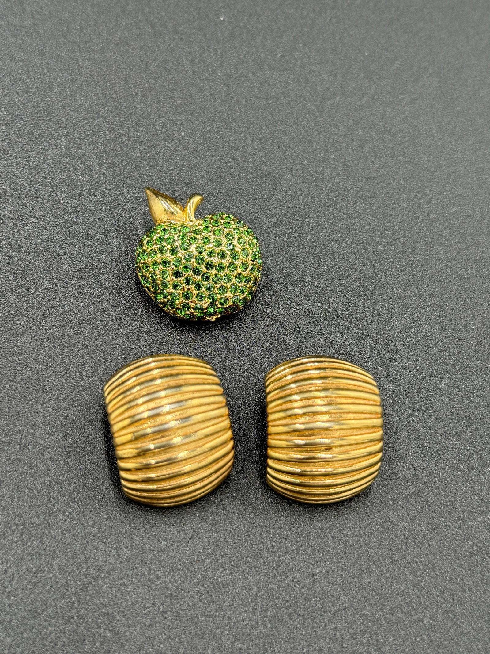 Stunning vintage Givenchy signed apple rhinestone brooch and clip on Givenchy earrings (1 of 7)
