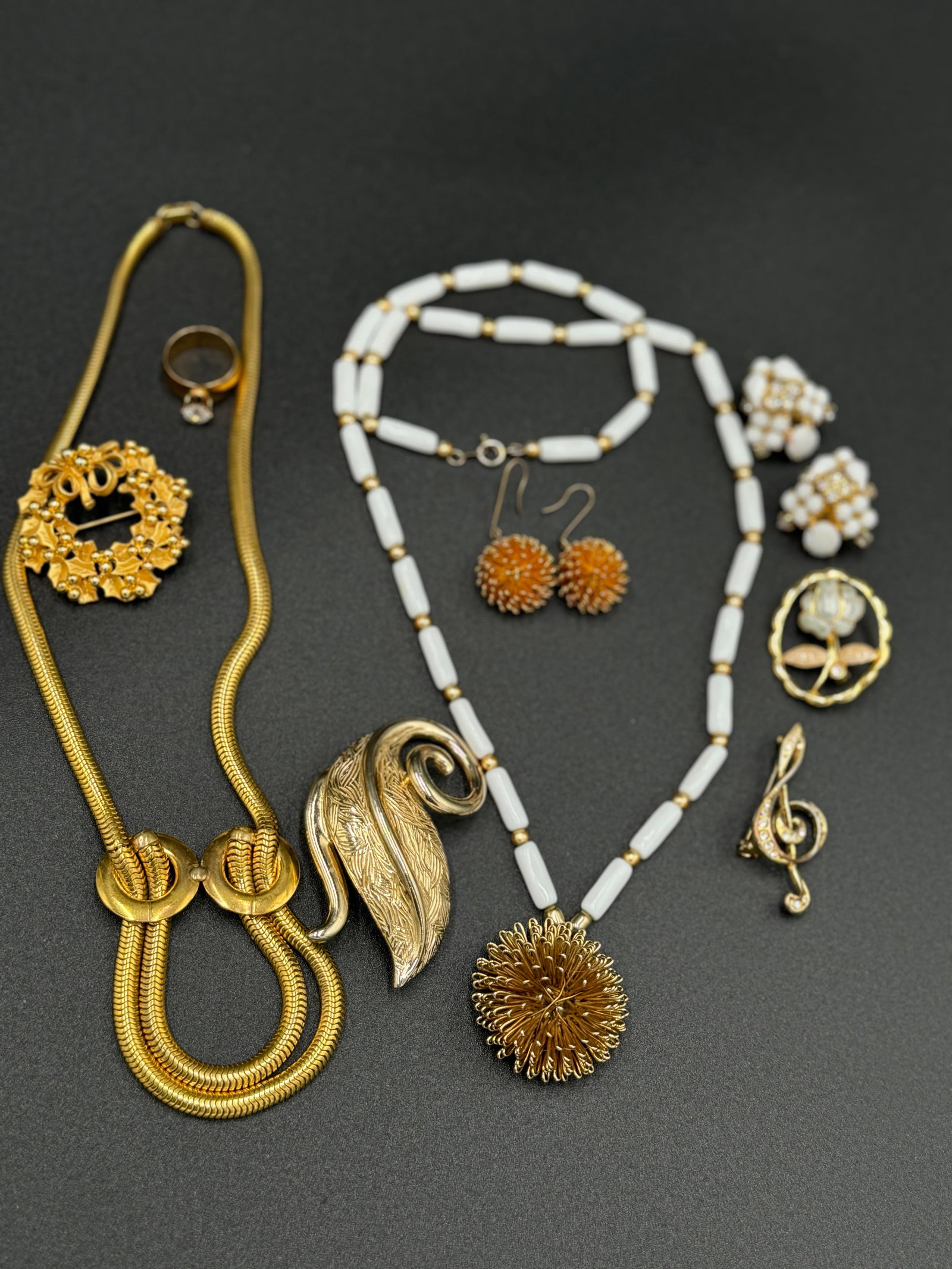 Beautiful vintage gold tone and white jewelry lot: Beautiful vintage gold tone and white jewelry lot including monet signed brooch, all good vintage condition. Earrings, brooches, necklaces and ring. See pictures for more details as they are the best