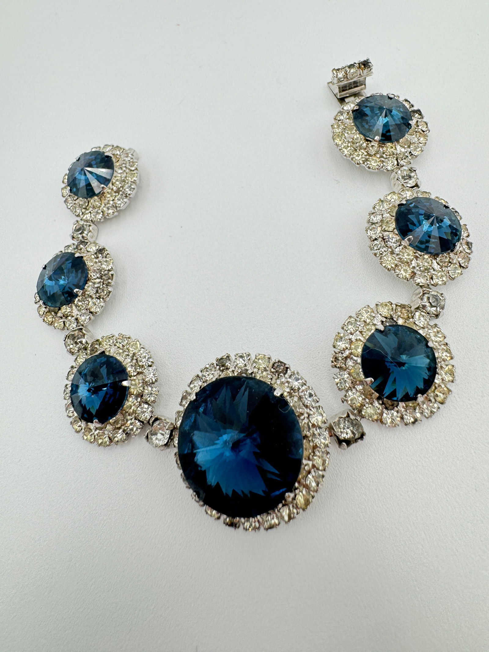 Stunning HATTIE CARNEGIE Crystal Blue Sapphire Cabochons Rhinestones bracelet (1 of 8)