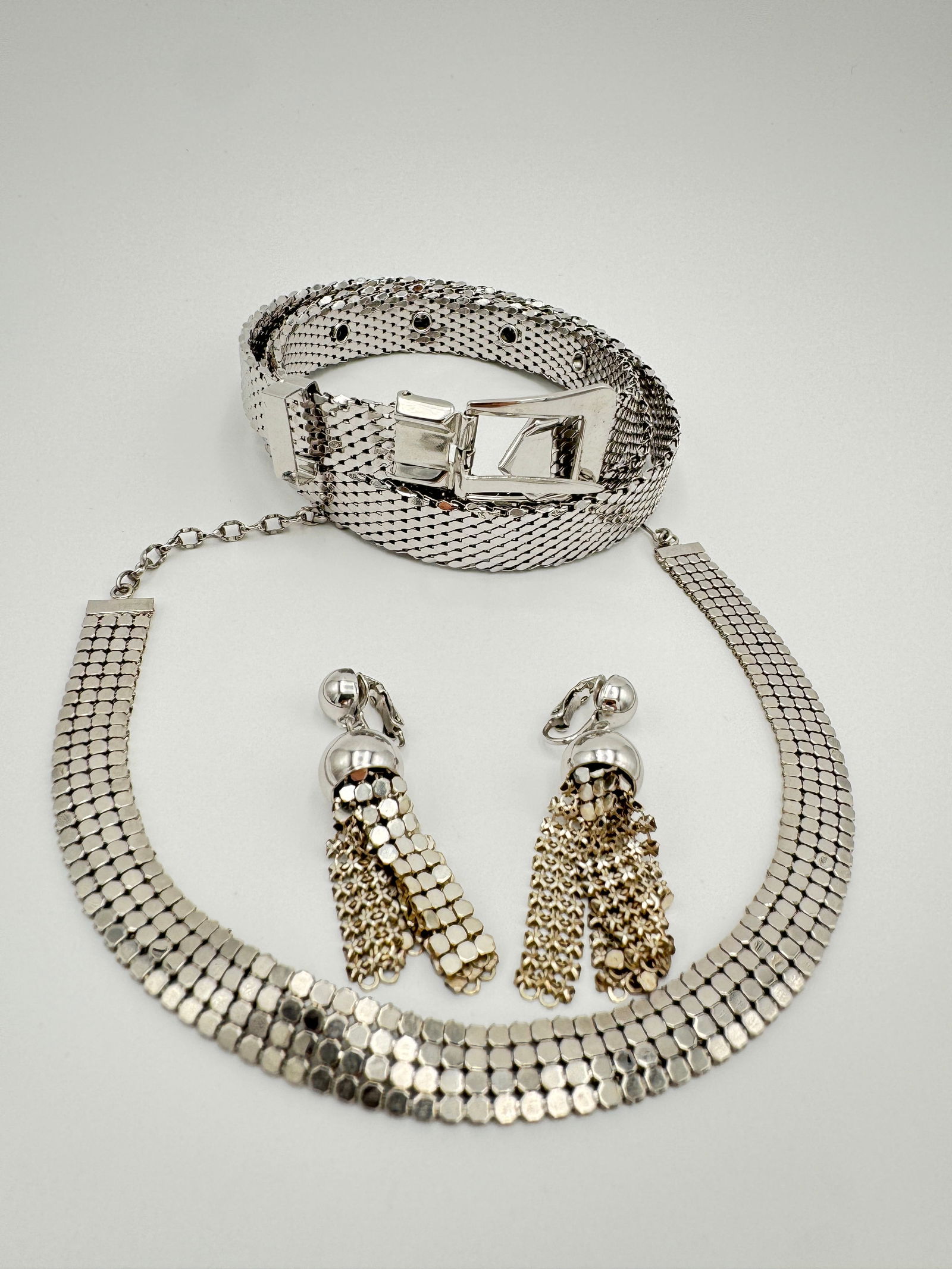 Vintage collection of Whiting and Davis 1970’s necklace, belt and matching earrings (1 of 7)