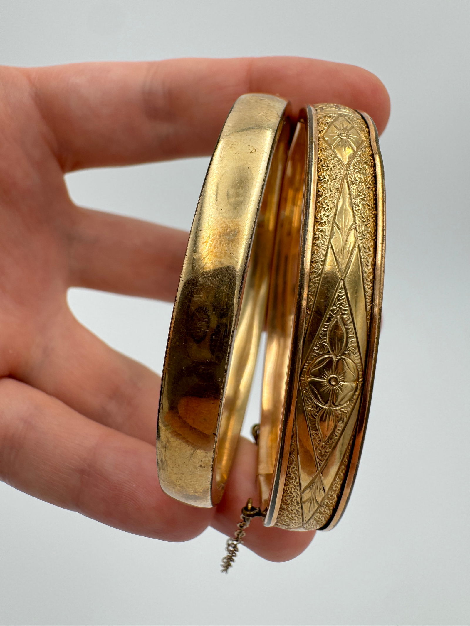 Two nice vintage gold filled bangles (1 of 5)