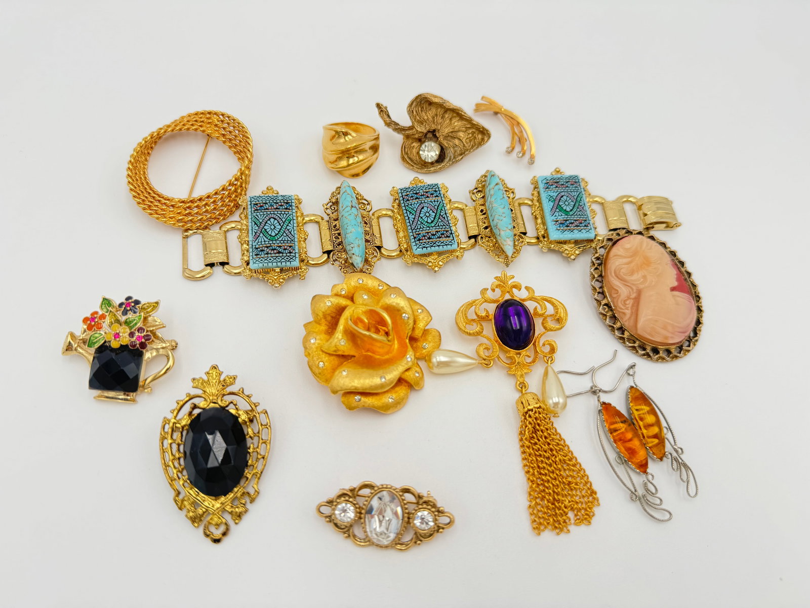 Nice collection of vintage jewelry (1 of 5)