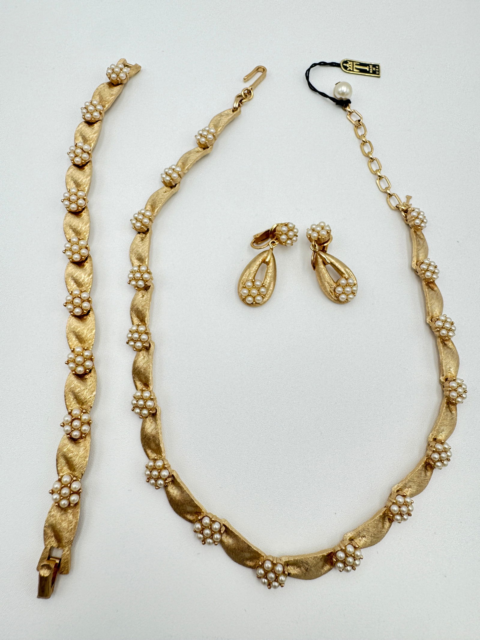 Vintage crown Trifari necklace, bracelet and matching earrings with original tag like new (1 of 5)