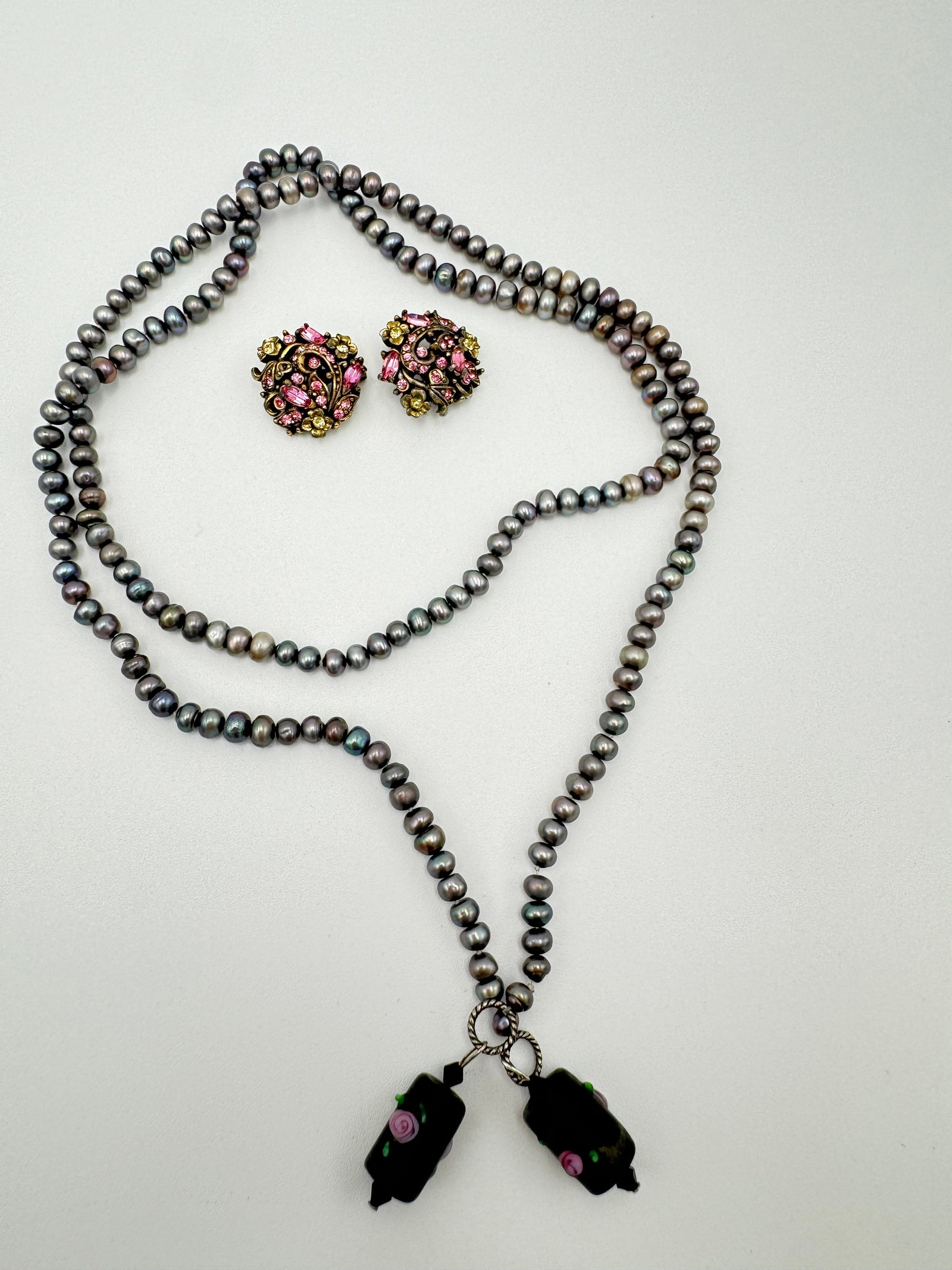Vintage genuine pearls/Italian glass beads lariat necklace and hollycraft signed brooches (1 of 6)