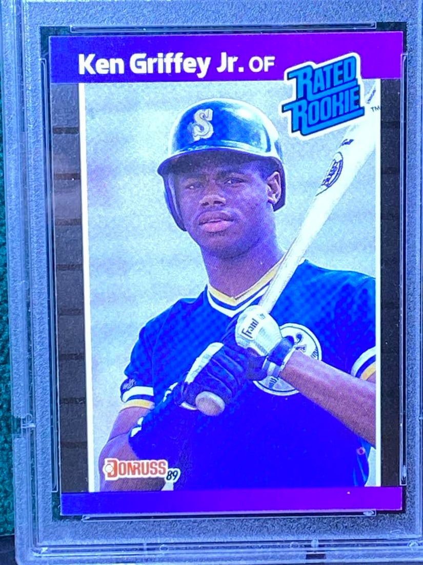 GRADED KEN GRIFFEY JR ROOKIE CARD PSA NM/MT 8: GRADED KEN GRIFFEY JR ROOKIE CARD PSA NM/MT 8