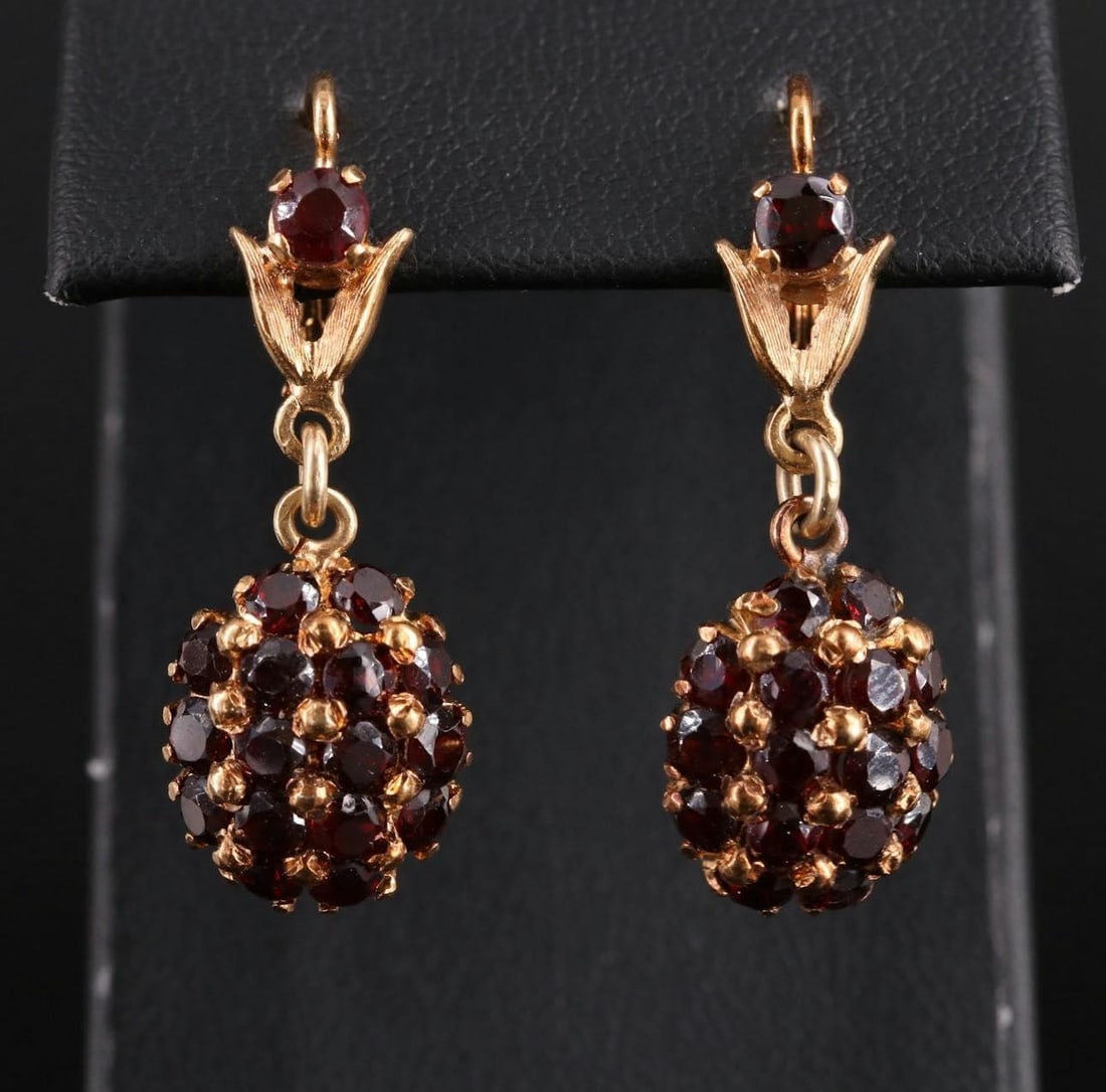 18K Yellow Gold Garnet Cluster Dangle Earrings: Metal Type: 18K Yellow Gold (Tested) Weight: 9.6G Gold Melt Value: $605 Length: 34.04mm per earring Width: 12.72mm per earring Back Type: Leverback Hallmarks: 18K ITALY Gem: Garne