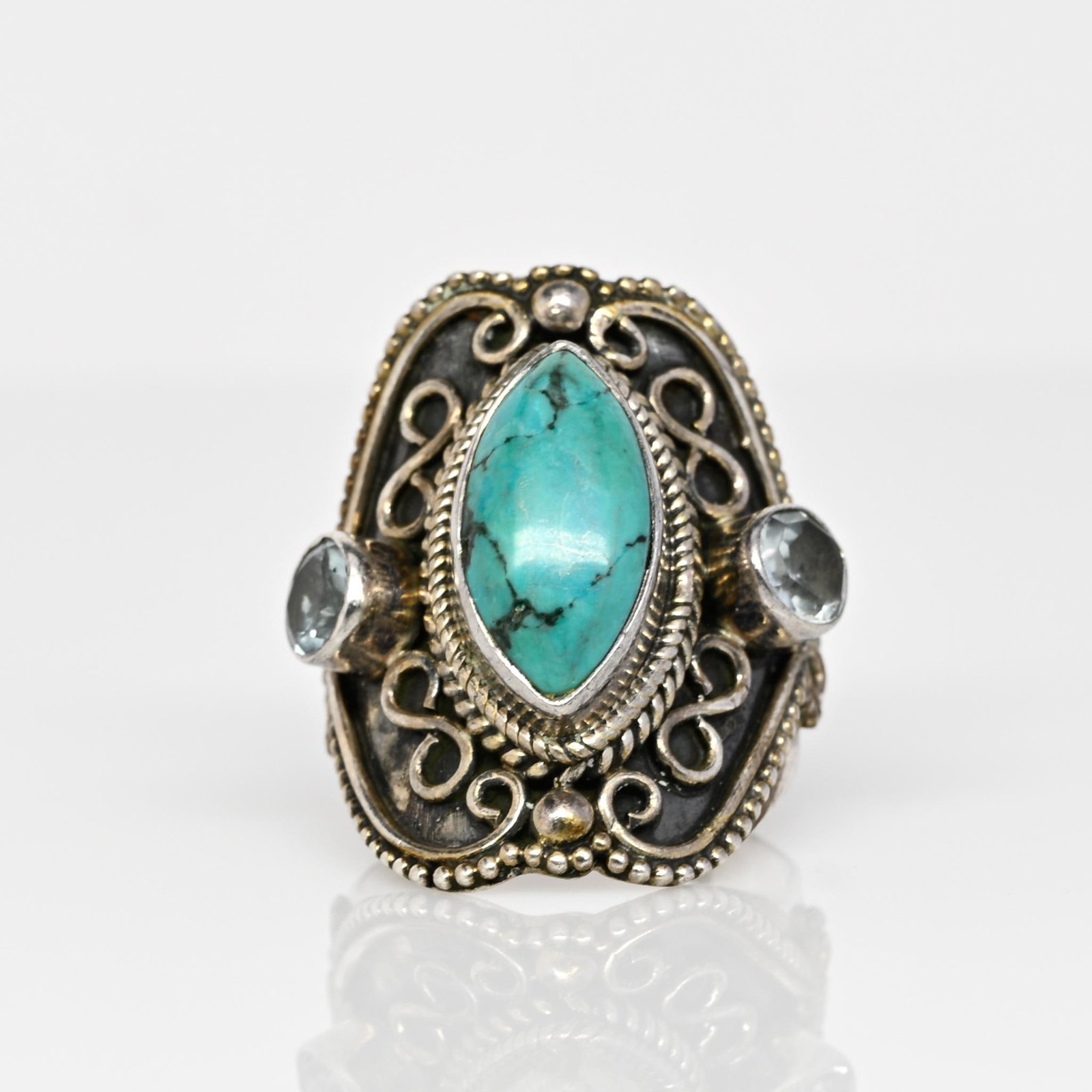 Silver Turquoise Ring: Size: 7 Metal Type: Silver Weight: 9.2G Width: 27.0mm Finger to Top of Ring: 7.35mm Hallmarks: