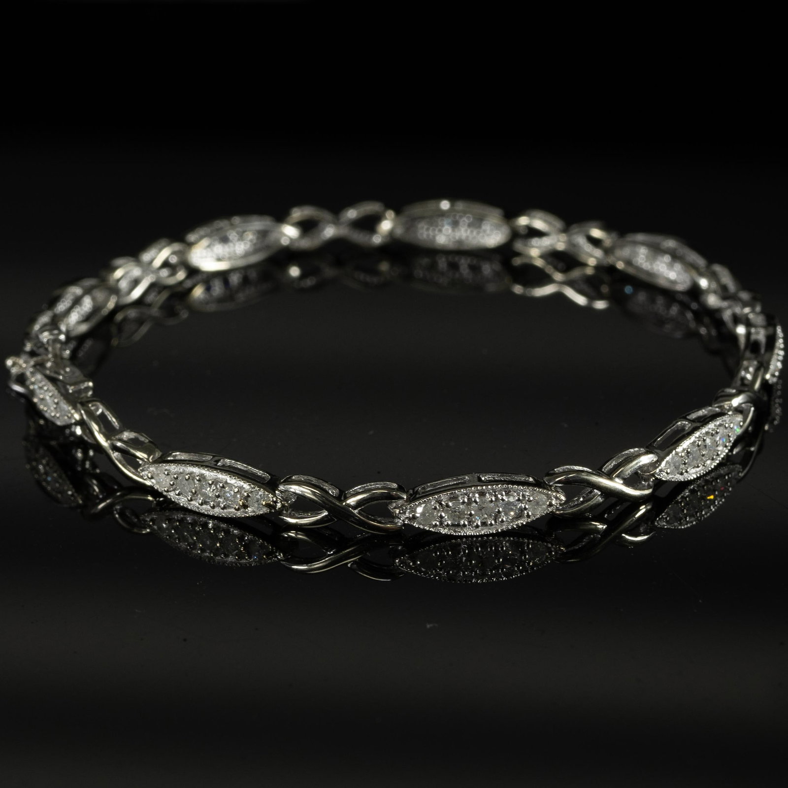 4.5ctw Diamond Tennis Bracelet: Metal Type: 10K White Gold (Tested) Weight: 6.7G Length: 7.25"