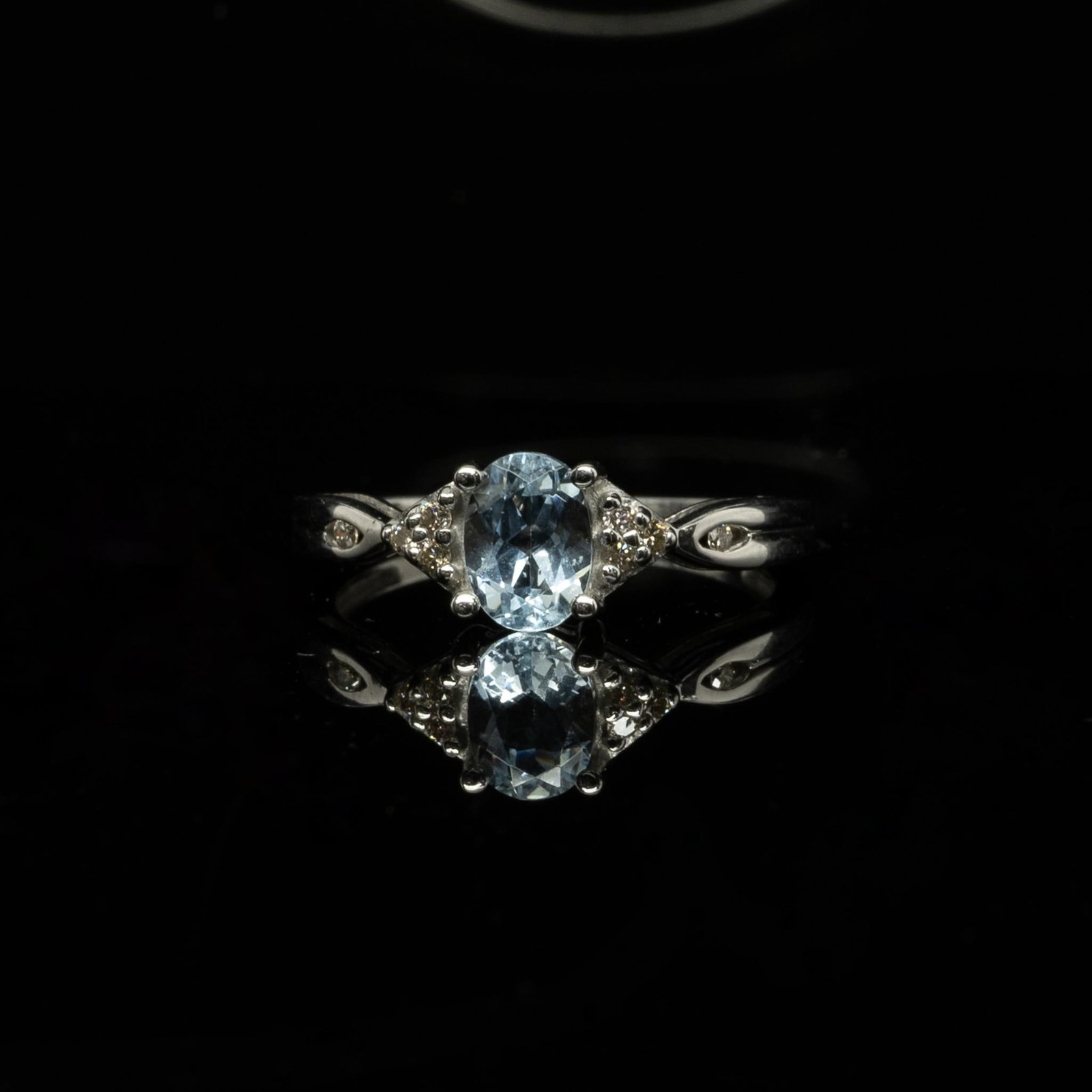Aquamarine Oval w Diamonds 10k White Gold Ring (1 of 7)