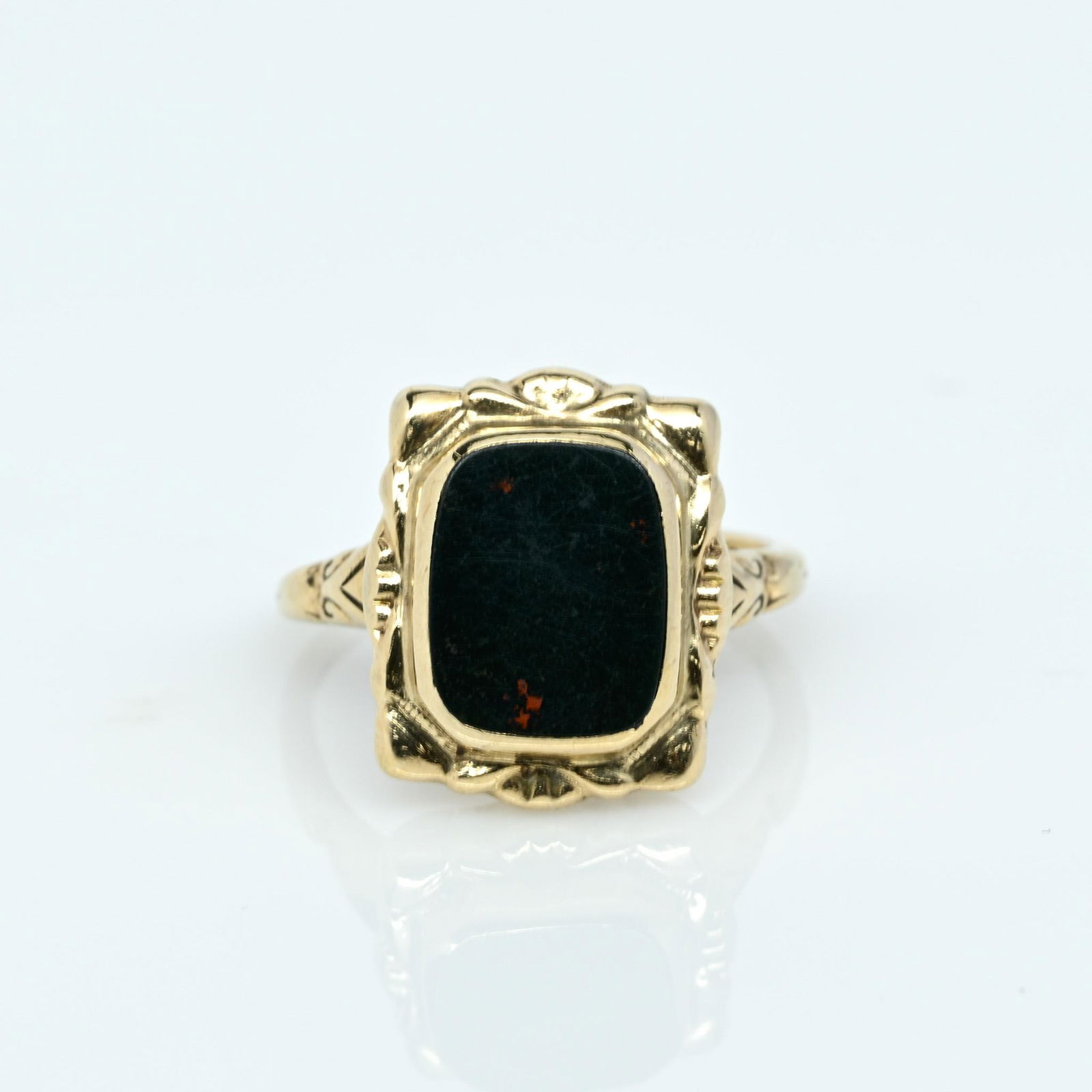 Vintage Bloodstone Yellow Gold Ring: Size: 3 Metal Type: 10K Yellow G