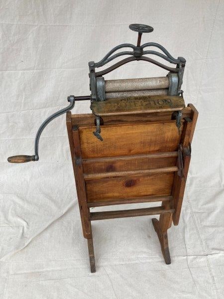 Wash Tub Stand With Ringer (1 of 8)