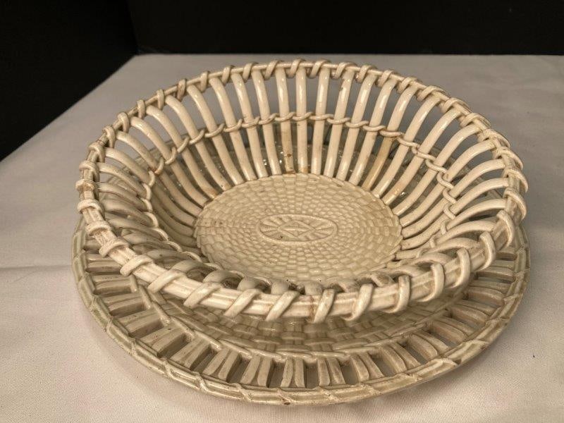 Wedgwood Creamware Basket with Underplate (1 of 9)