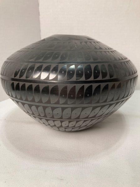 Jaime Dominguez Mata Ortiz Pottery Vase (1 of 5)