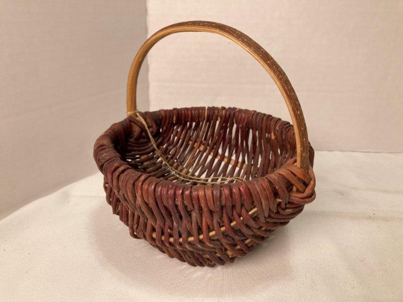 Small Buttocks Basket (1 of 7)