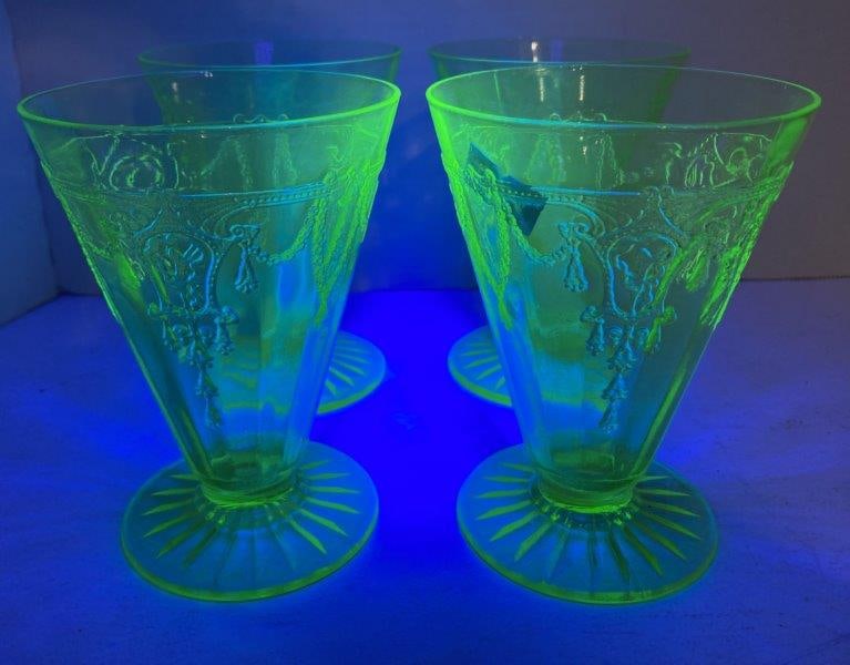 Four Anchor Hocking Cameo Ballerina Uranium Footed Glasses (1 of 8)