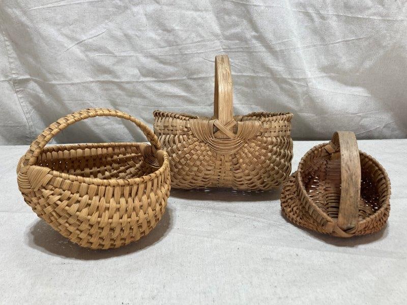 Three Vintage Buttock Baskets (1 of 20)
