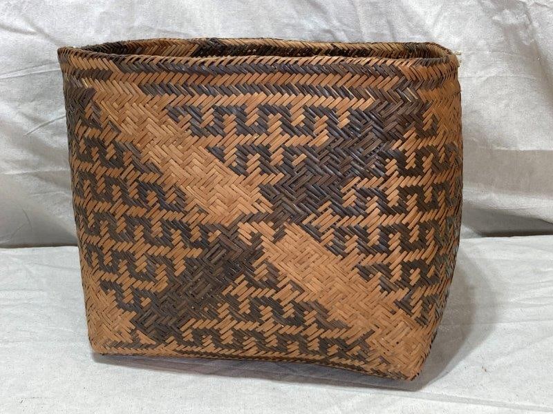Large Hand Woven Basket (1 of 11)