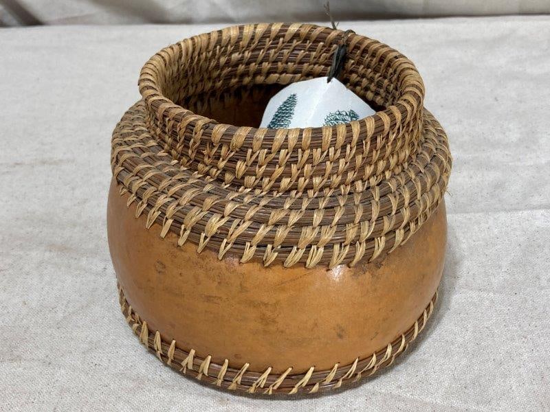 Pine Needle Basket By Barbara Chapman 1998 (1 of 7)