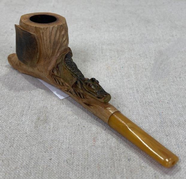 Southern Carved Alligator Pipe (1 of 10)