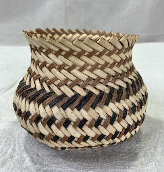 Vintage Double-Woven Basket: Finely crafted small basket with dark and light contrasting weave. Signed on the base. Good condition. Shipping available.