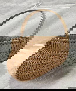 Splint Oak Buttocks Berry Basket: Nicely woven in splint oak with classic buttocks form and natural finish. Measures approximately 7''H x 7 3/4''W x 6 3/4''D. Good condition with minor wear. Shipping available. 